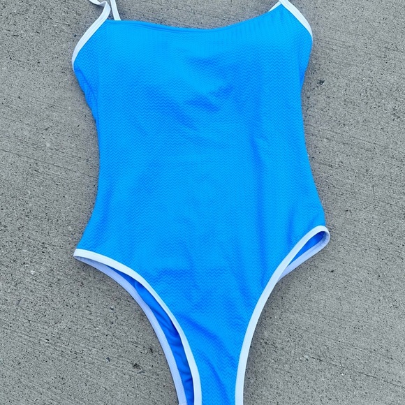Wild Fable Blue Women's Swimsuit NWT - Picture 2 of 6